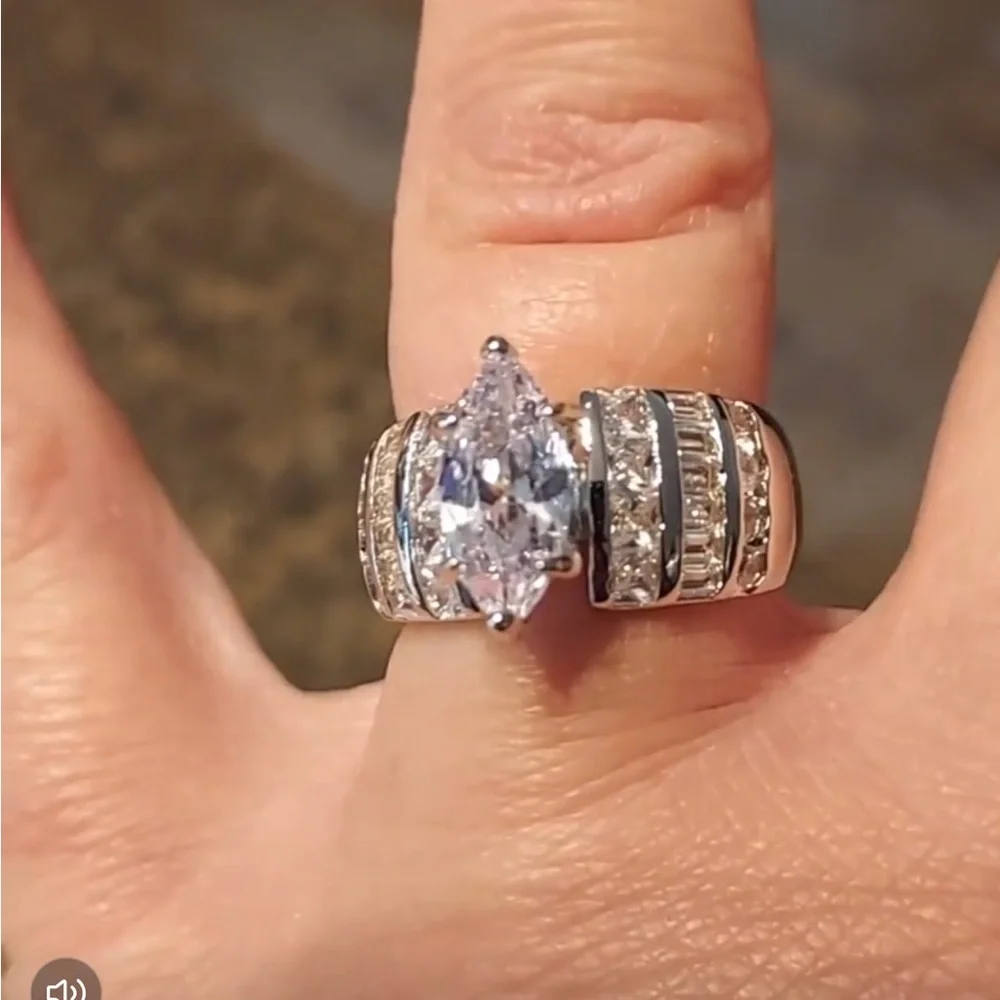 New 925 Silver Sparkly Band Women Engagement Party Ring - Picture 5 of 8